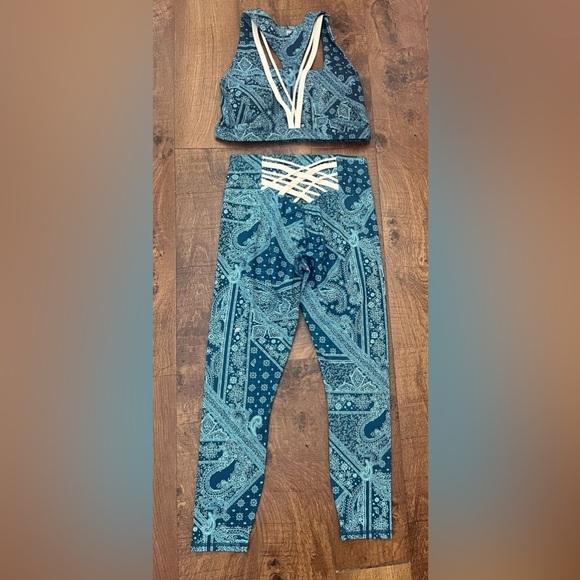 Fabletics activewear 2 two piece outfit women Sz small sports bra leggings - Picture 6 of 11